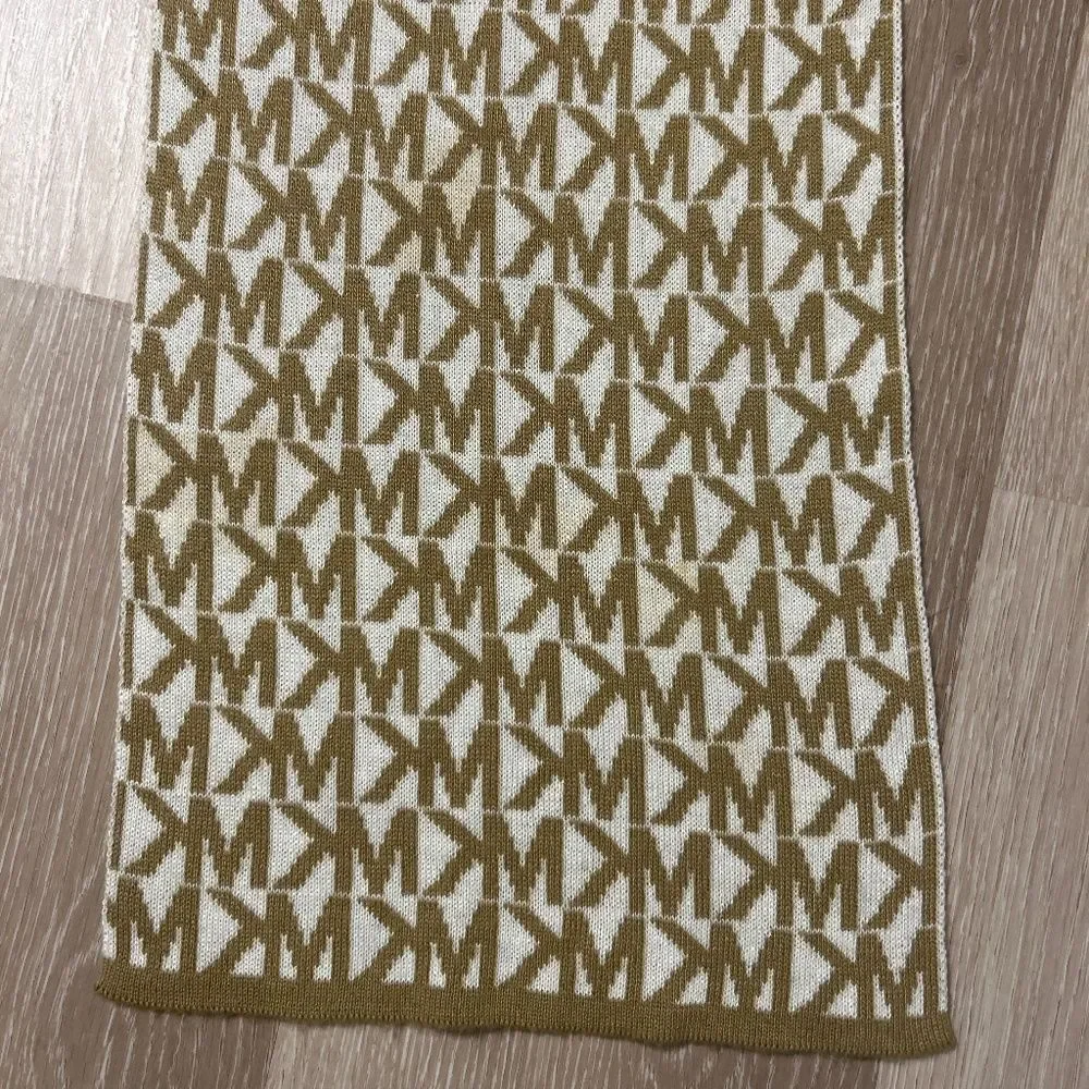 MICHAEL KORS Tan & White Signature Logo Scarf - Picture 5 of 6